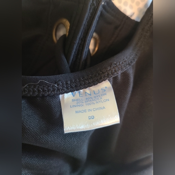 Bikini - Picture 3 of 4